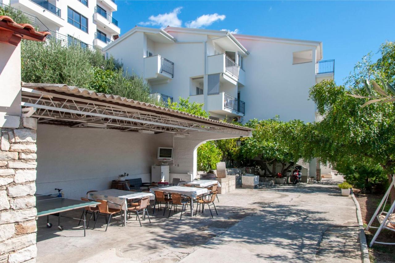 Apartments And Rooms Nikola Omiš Eksteriør billede