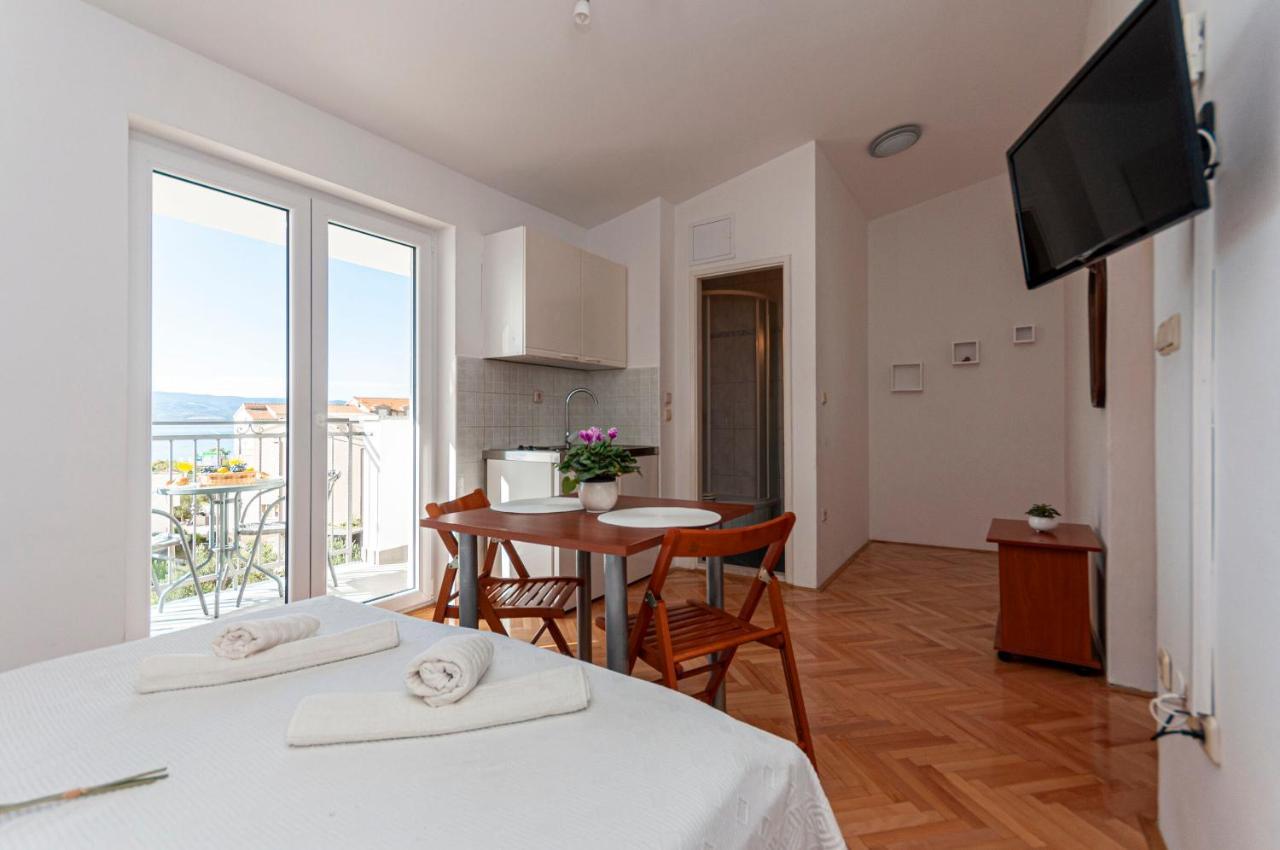 Apartments And Rooms Nikola Omiš Eksteriør billede