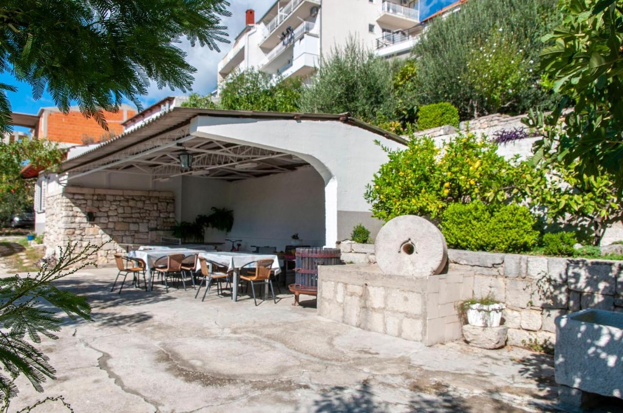 Apartments And Rooms Nikola Omiš Eksteriør billede
