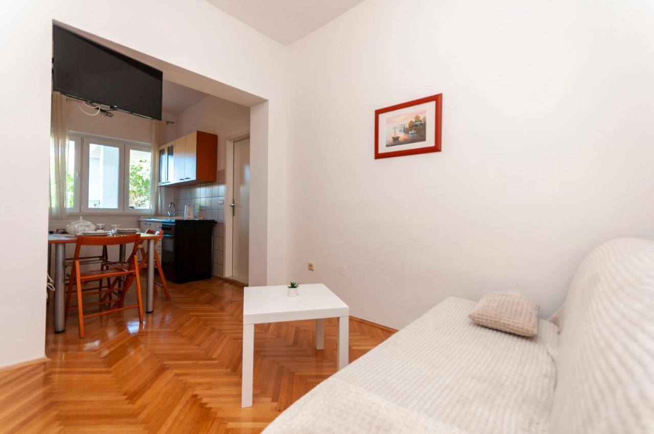 Apartments And Rooms Nikola Omiš Eksteriør billede
