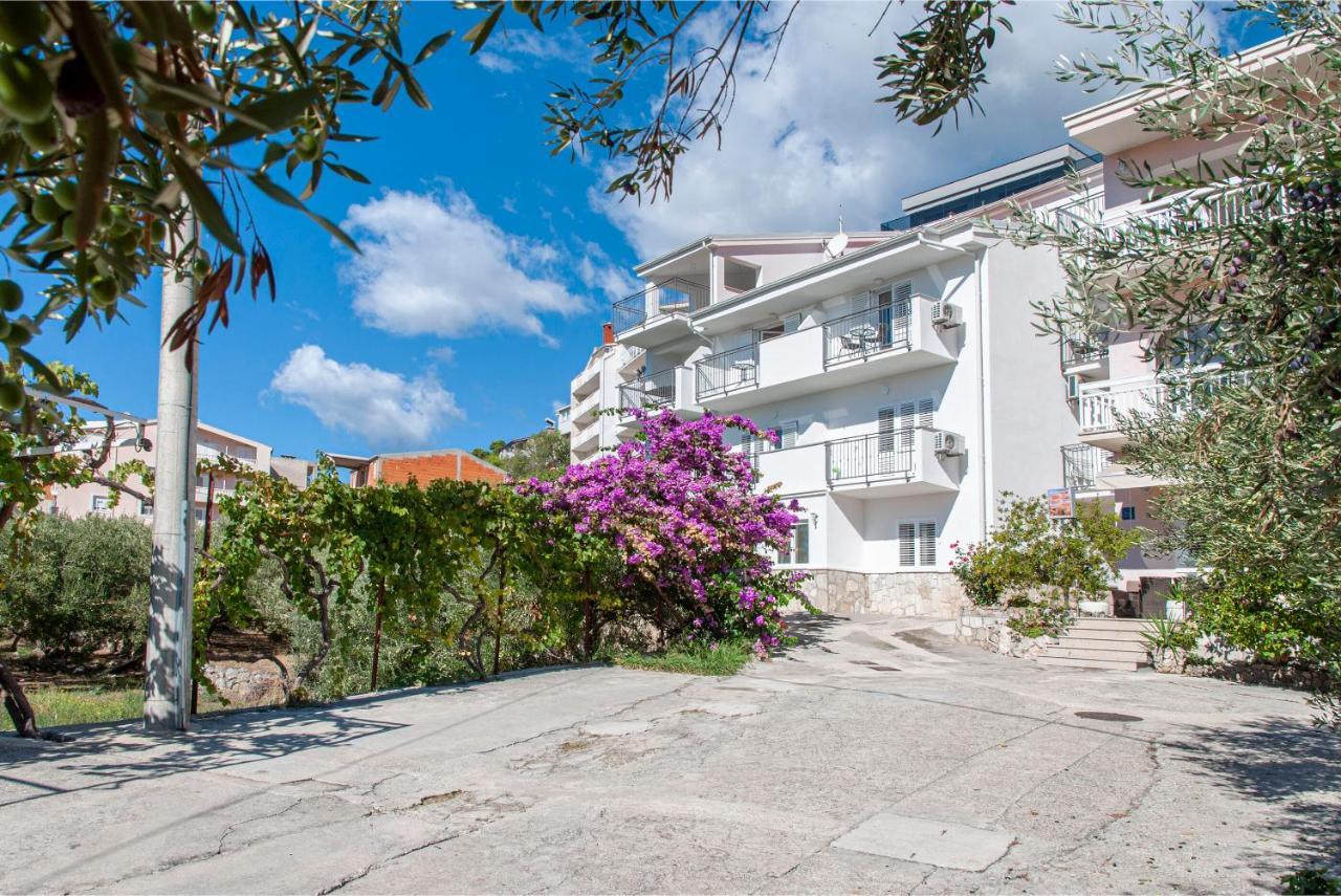 Apartments And Rooms Nikola Omiš Eksteriør billede