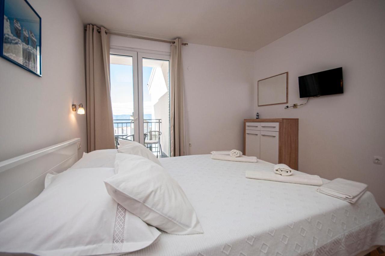 Apartments And Rooms Nikola Omiš Eksteriør billede