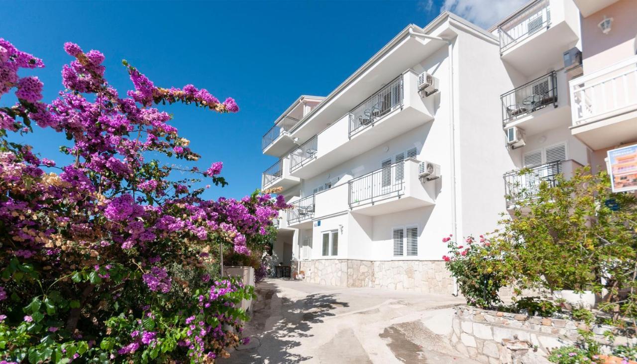 Apartments And Rooms Nikola Omiš Eksteriør billede