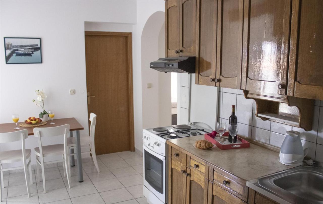 Apartments And Rooms Nikola Omiš Eksteriør billede