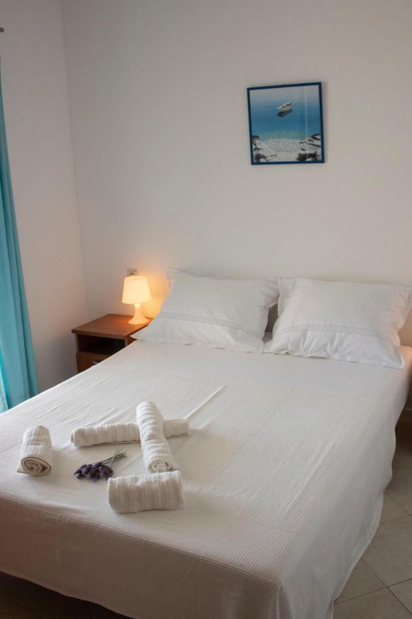 Apartments And Rooms Nikola Omiš Eksteriør billede