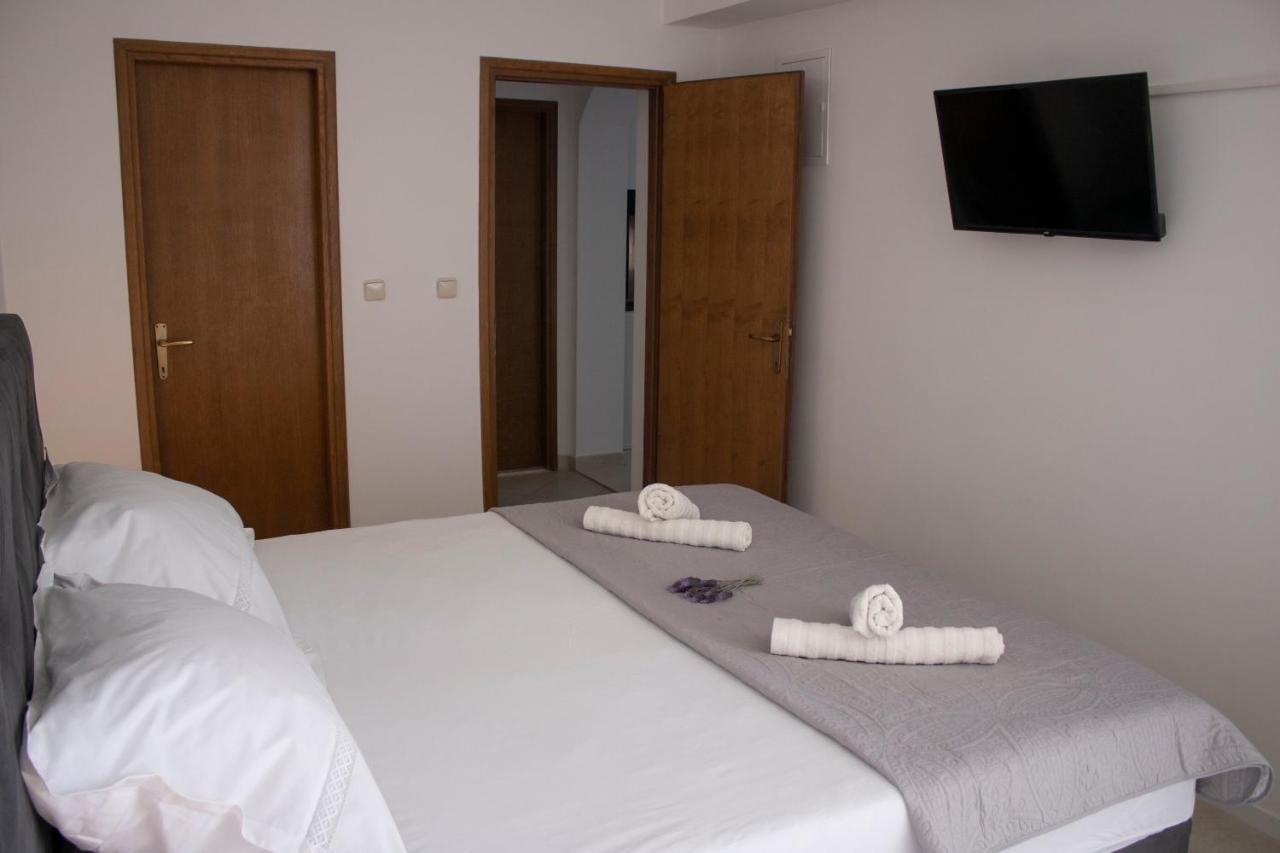 Apartments And Rooms Nikola Omiš Eksteriør billede