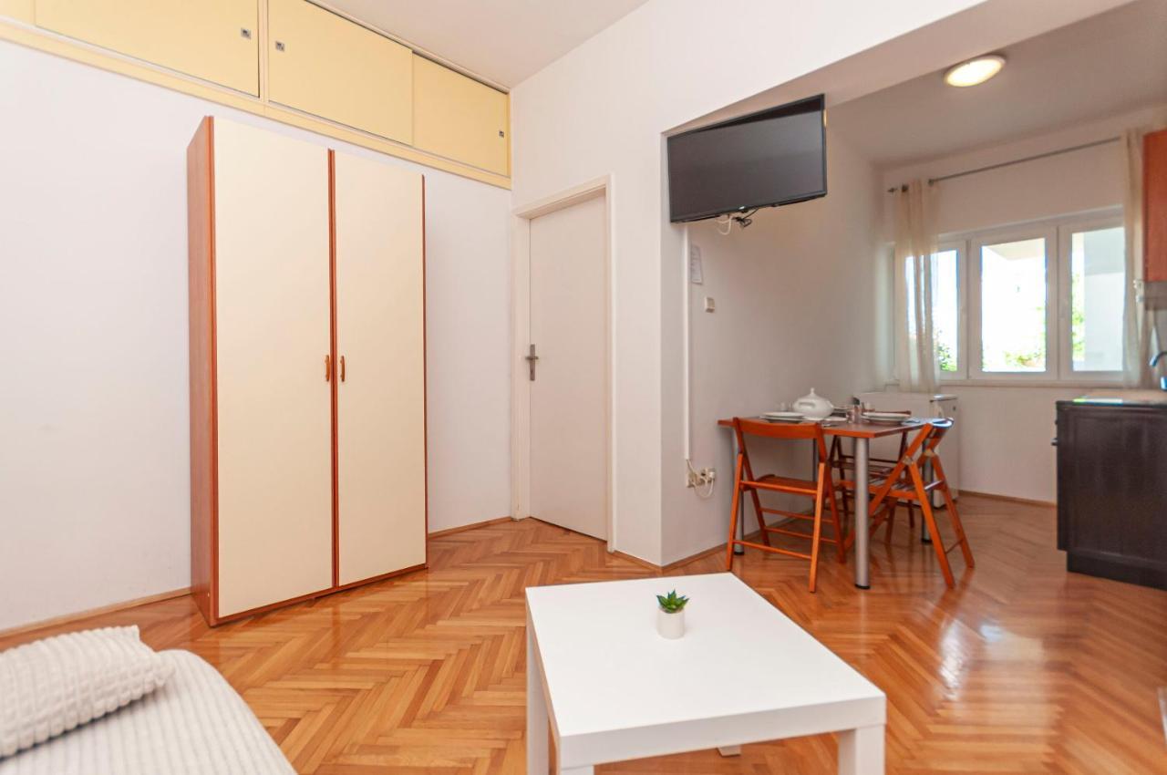 Apartments And Rooms Nikola Omiš Eksteriør billede