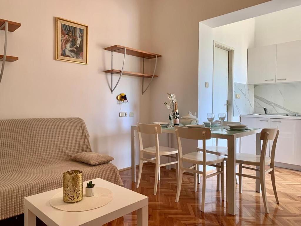 Apartments And Rooms Nikola Omiš Eksteriør billede