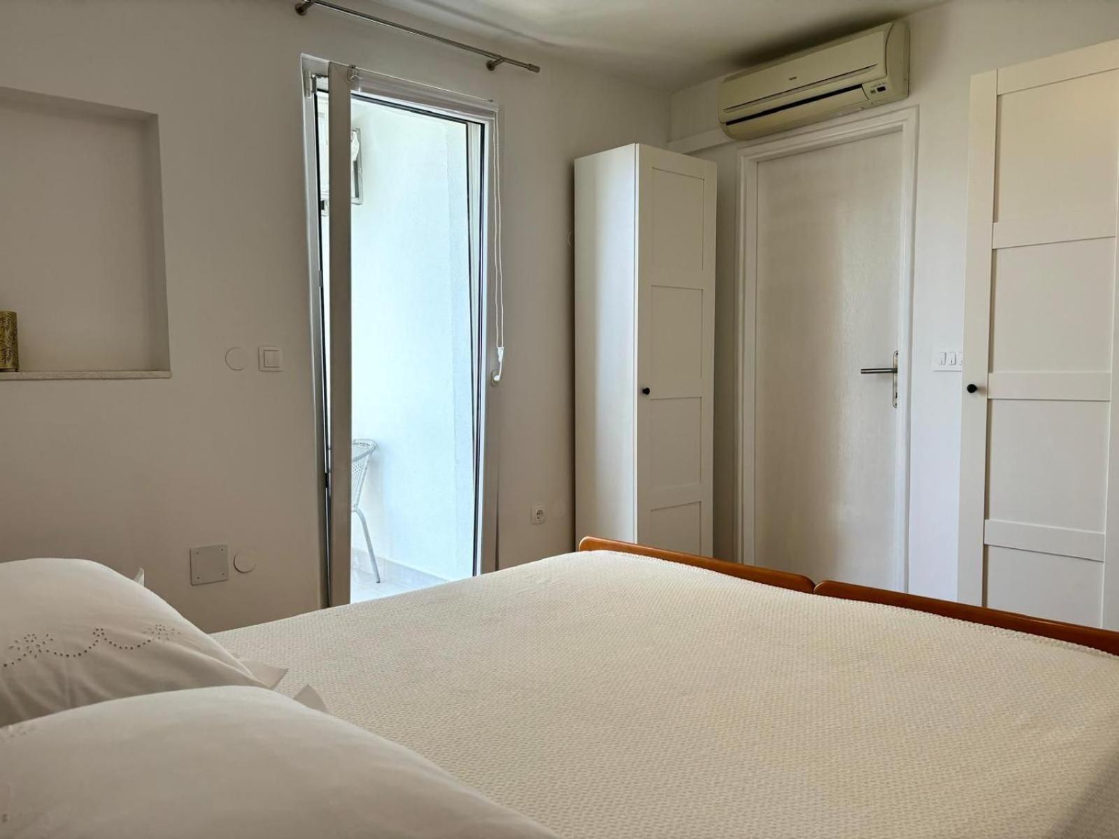 Apartments And Rooms Nikola Omiš Eksteriør billede