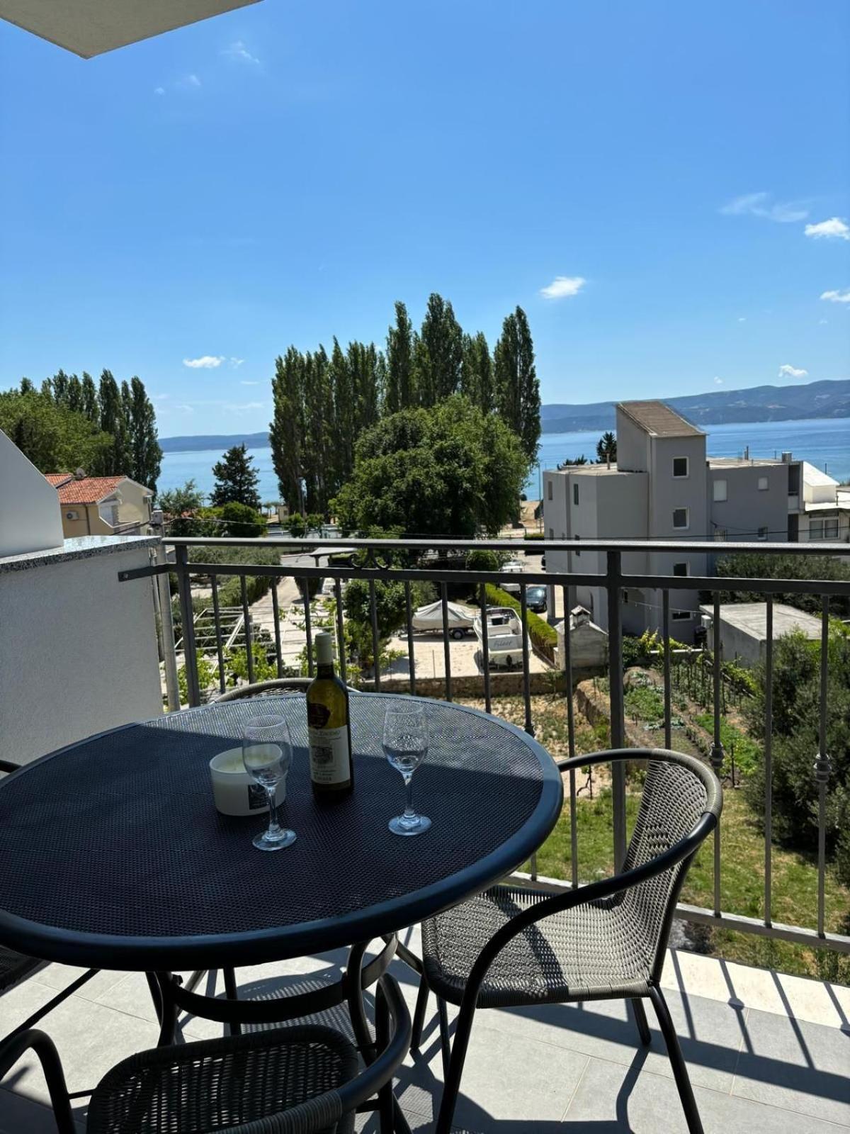 Apartments And Rooms Nikola Omiš Eksteriør billede